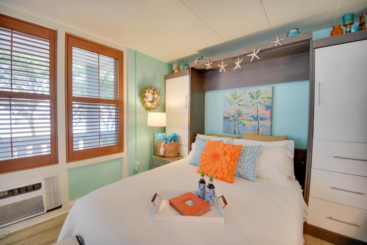 Chic Virginia Beach Retreat - Pool, Steps To Beach Екстер'єр фото