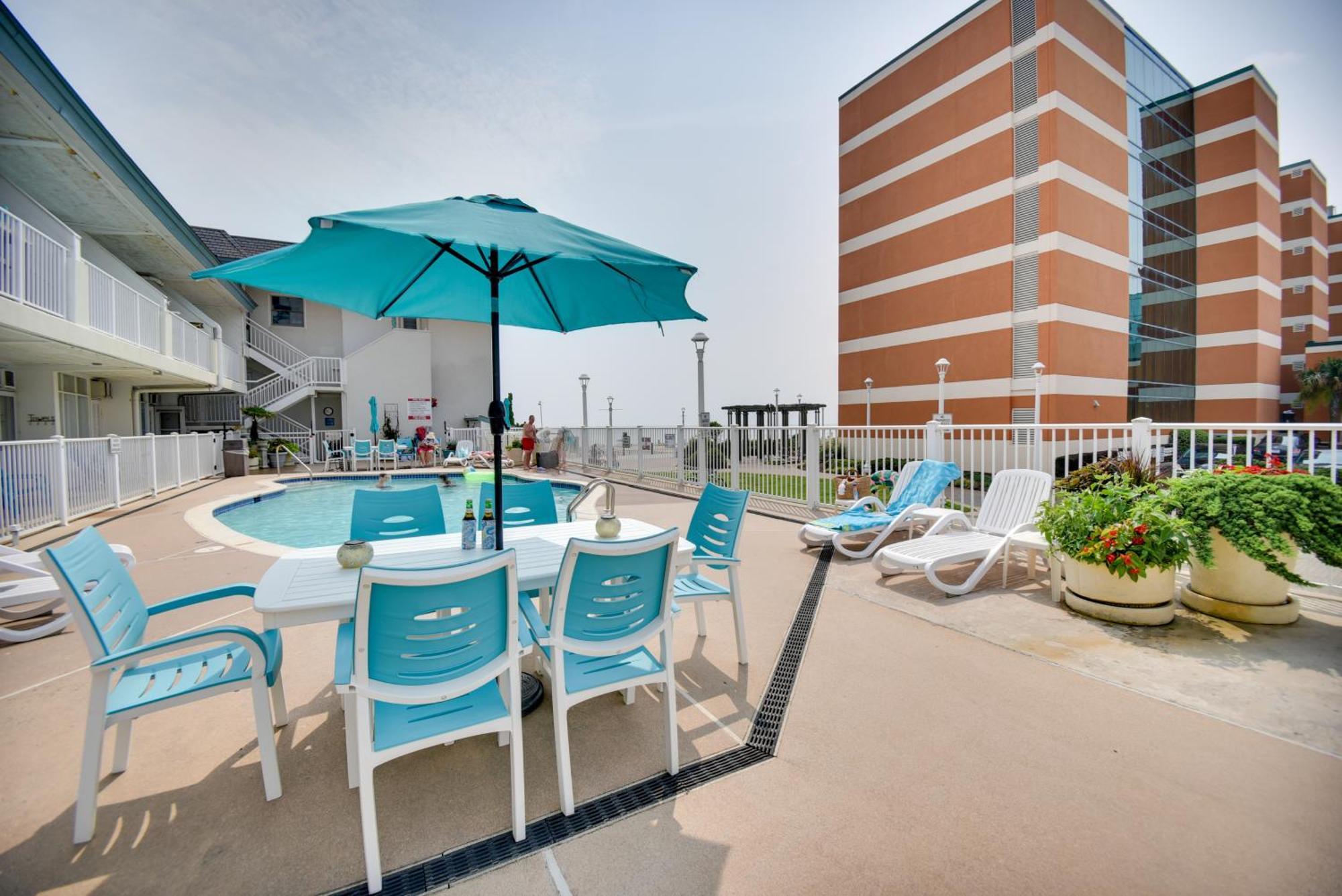 Chic Virginia Beach Retreat - Pool, Steps To Beach Екстер'єр фото