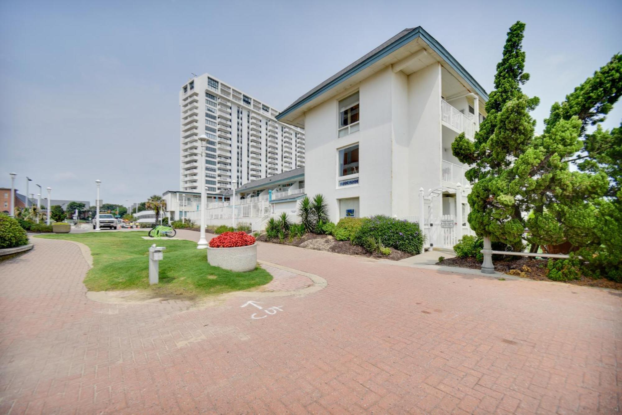 Chic Virginia Beach Retreat - Pool, Steps To Beach Екстер'єр фото