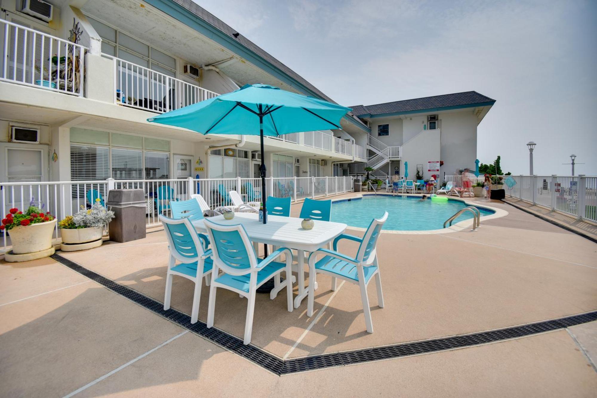 Chic Virginia Beach Retreat - Pool, Steps To Beach Екстер'єр фото