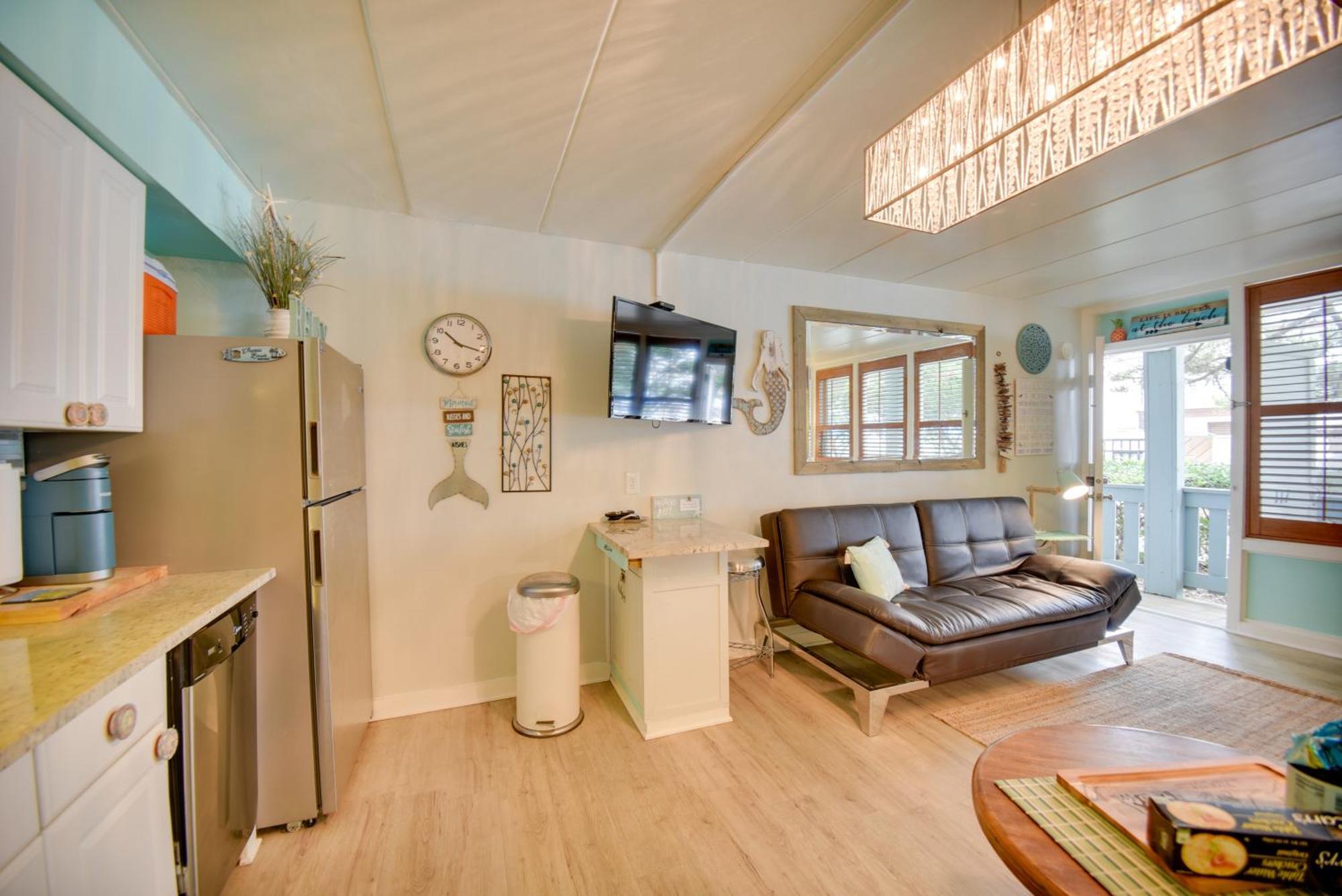 Chic Virginia Beach Retreat - Pool, Steps To Beach Екстер'єр фото