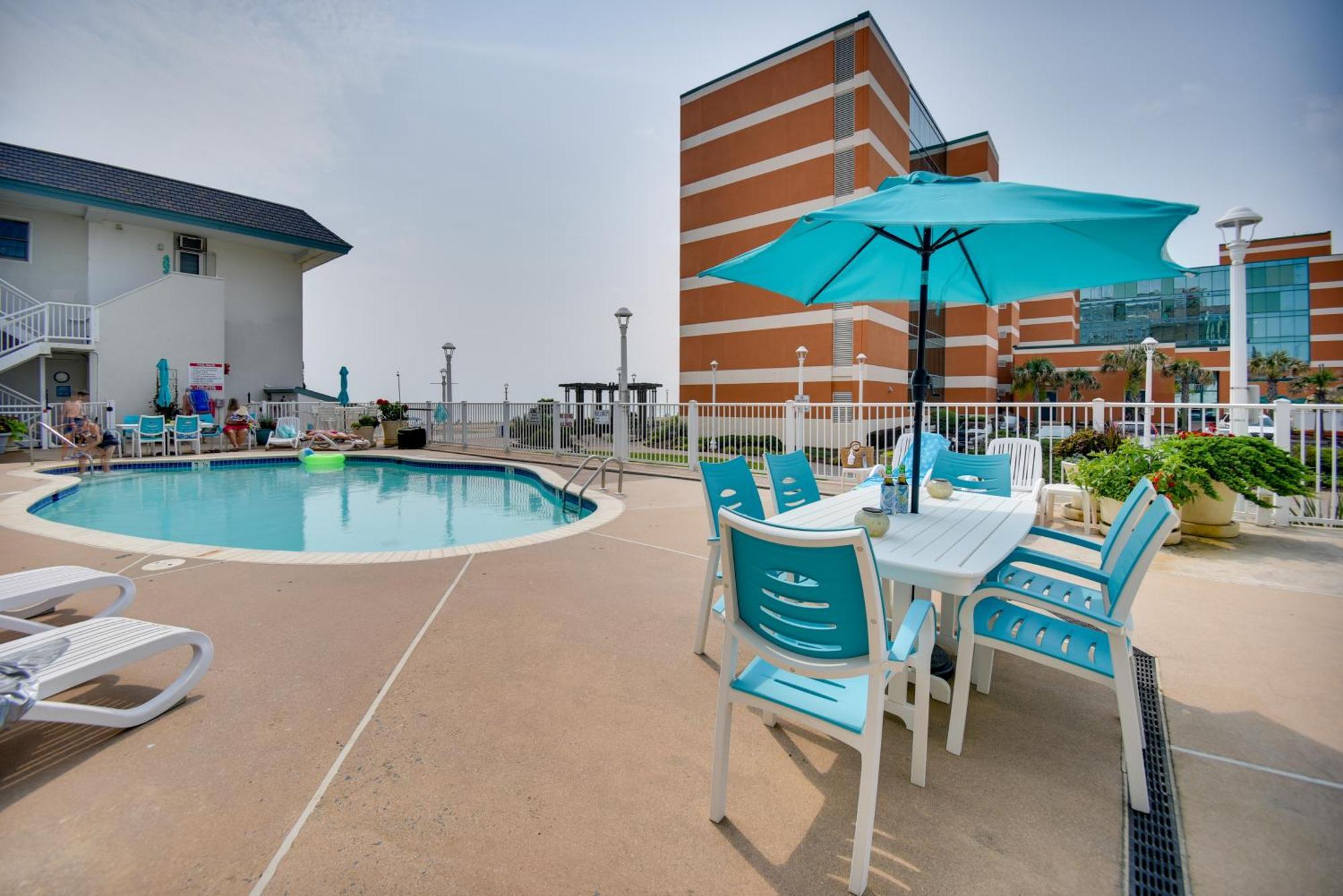 Chic Virginia Beach Retreat - Pool, Steps To Beach Екстер'єр фото