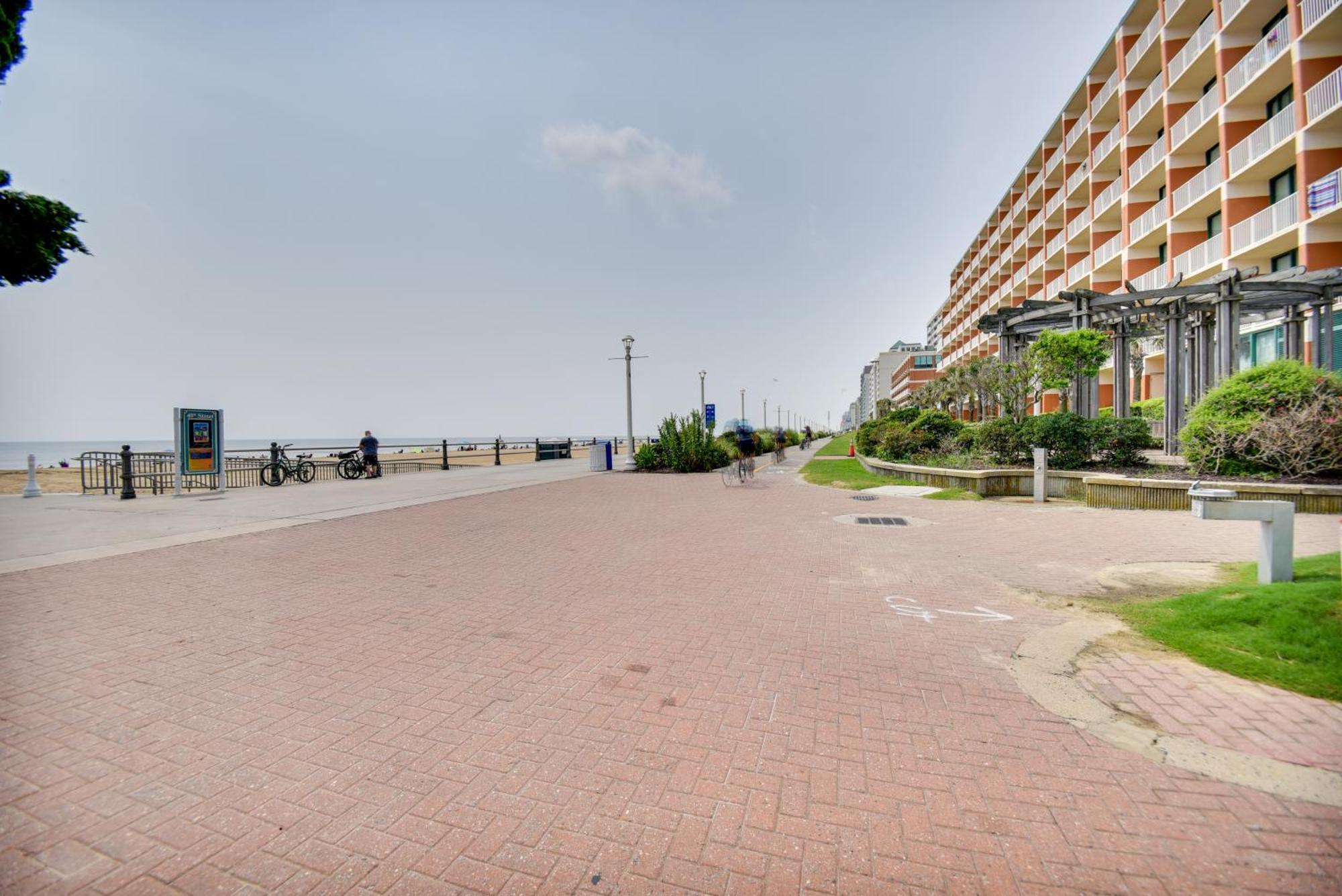 Chic Virginia Beach Retreat - Pool, Steps To Beach Екстер'єр фото
